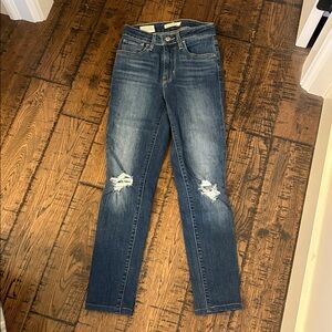 Levi's High-Rise Dark Wash skinny Jeans in Blue